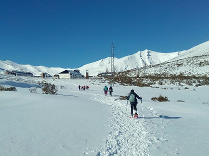 Adolescentes del Centro de Día de la Mancomunidad Altamira-Los Valles hicieron una ruta en raquetas por la nieve